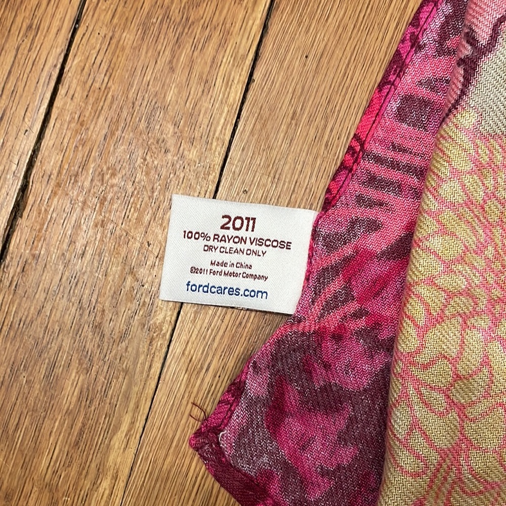 Women’s Pink Graphic Design Printed Scarf. NEW - Picture 2 of 4